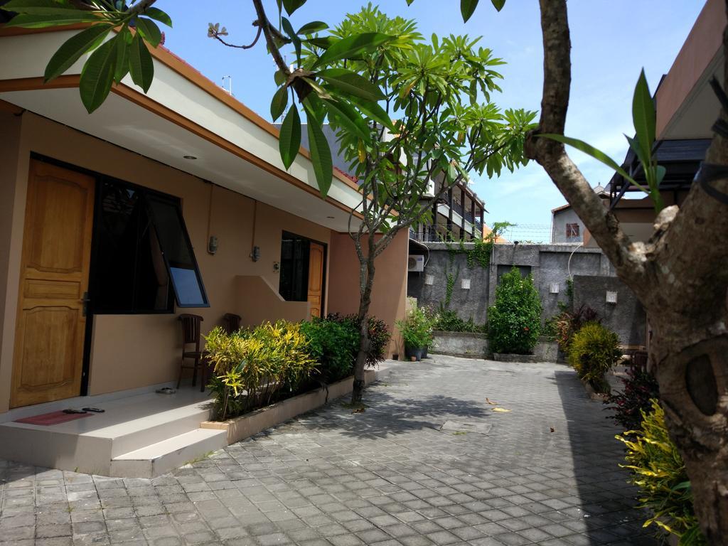 Hotel Dee Mansion Denpasar Exterior foto