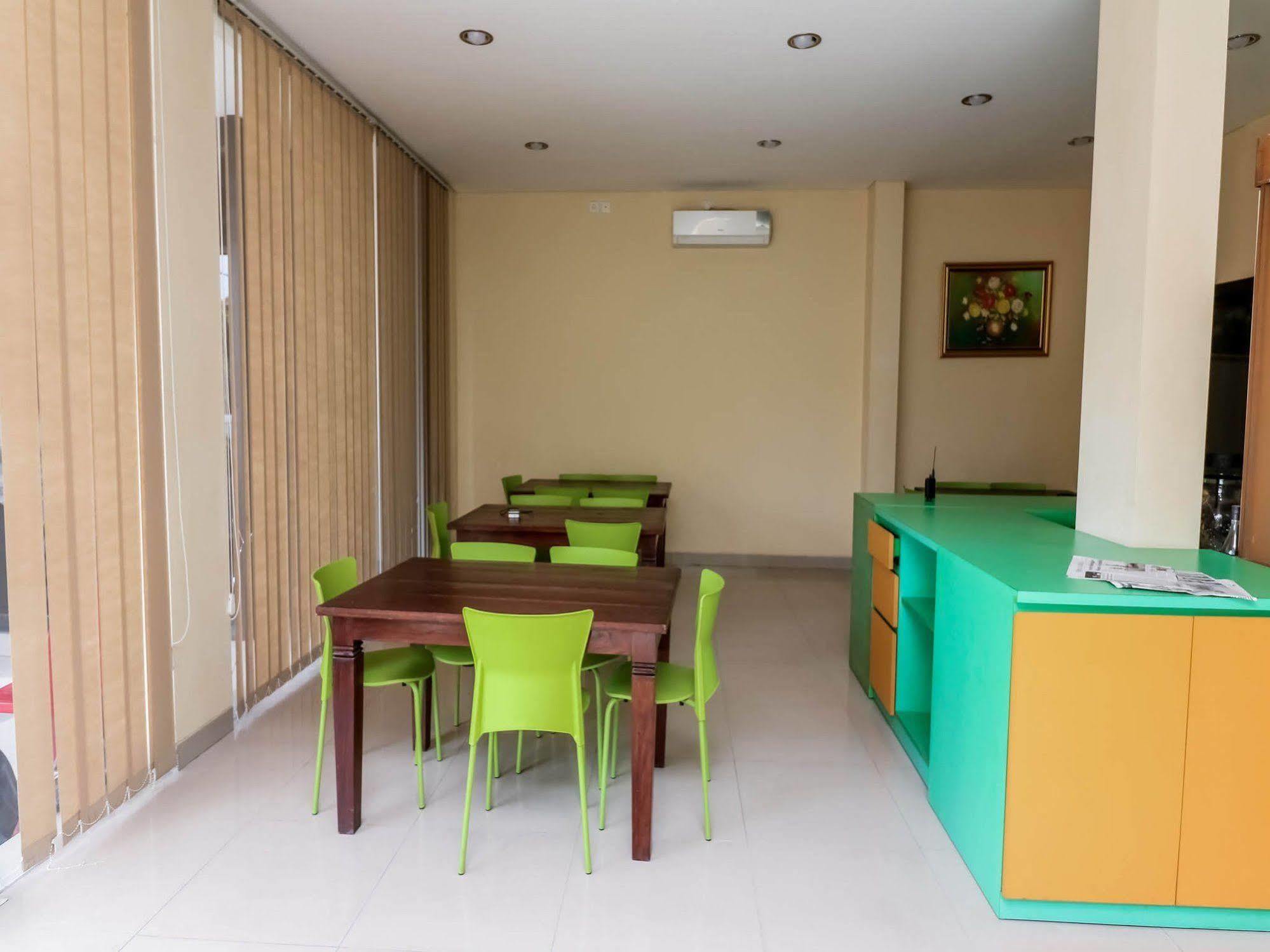 Hotel Dee Mansion Denpasar Exterior foto