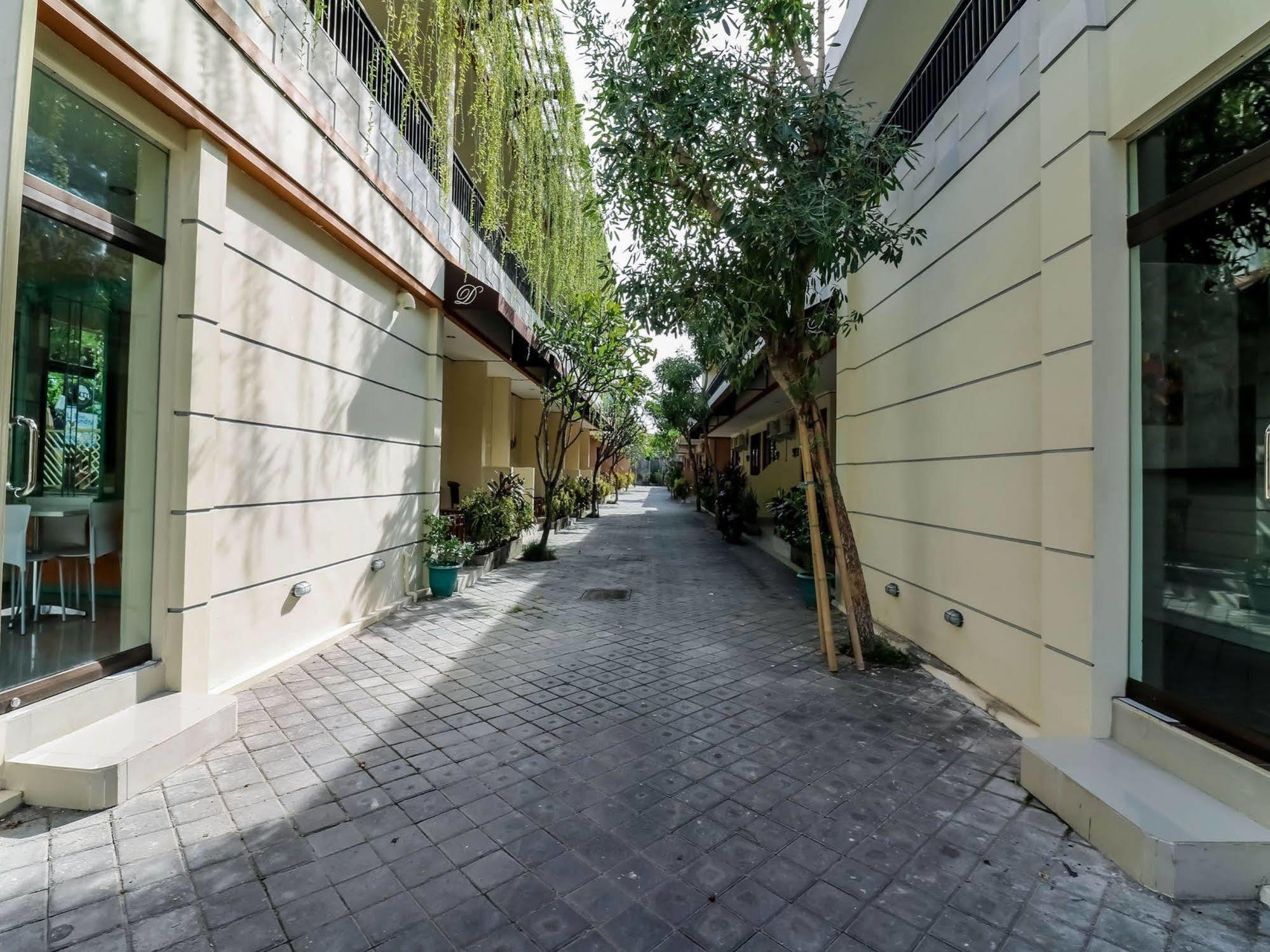 Hotel Dee Mansion Denpasar Exterior foto